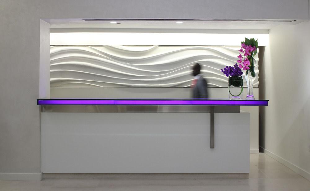 Hotel The Morrison Dublin, Curio Collection By Hilton Exteriér fotografie Reception desk at the InterContinental London Park Lane