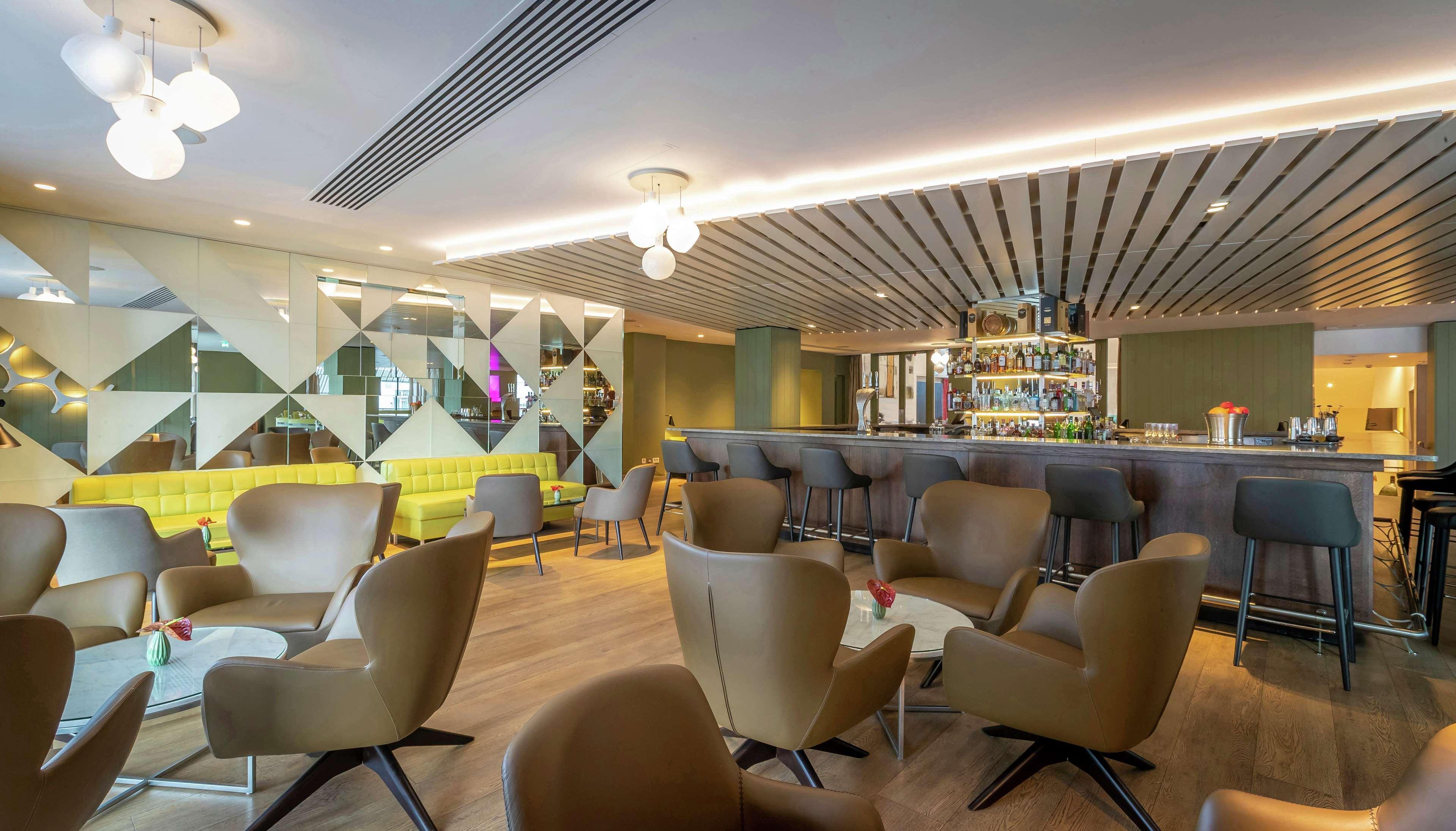 Hotel The Morrison Dublin, Curio Collection By Hilton Exteriér fotografie The lounge at London Heathrow Airport